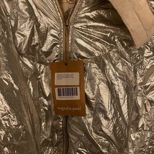 Magnolia Pearl Silver Coat